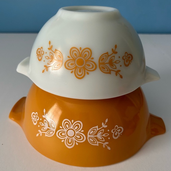 Pyrex Butterfly Gold ‘72 Cinderella mixing bowl 441 - Picture 2 of 3